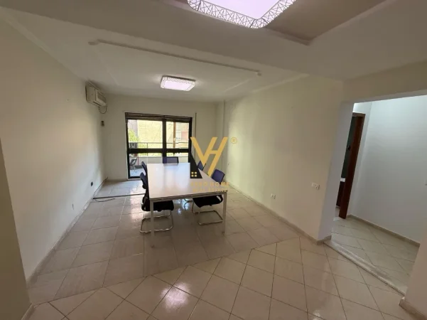 Tirane, jepet me qera zyre Kati 2, 125 m² 1.500 € (ISH BLLOK)