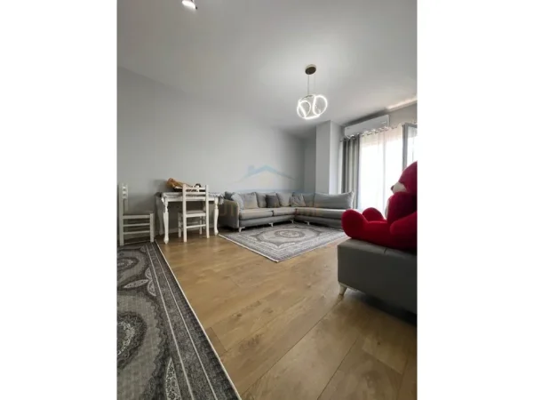 Tirane, shitet apartament 2+1 , 92 m² 174.800 € (Rruga e Dibres)