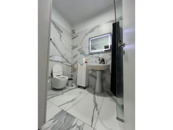 Tirane, shitet apartament 2+1 , 92 m² 174.800 € (Rruga e Dibres)