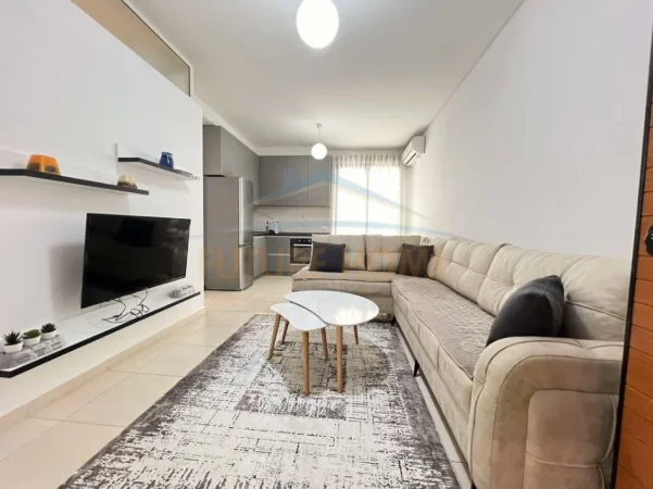 jepet me qera apartament 2+1+Ballkon Kati 6, 75 m² 550 € (PRANE PALLATIT ME SHIGJETA)