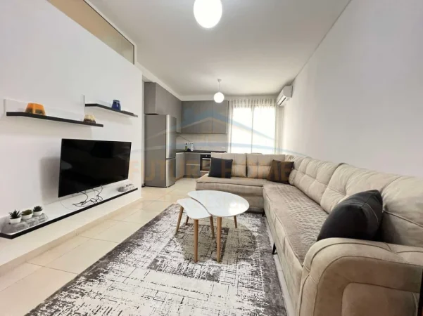 jepet me qera apartament 2+1+Ballkon Kati 6, 75 m² 550 € (PRANE PALLATIT ME SHIGJETA)