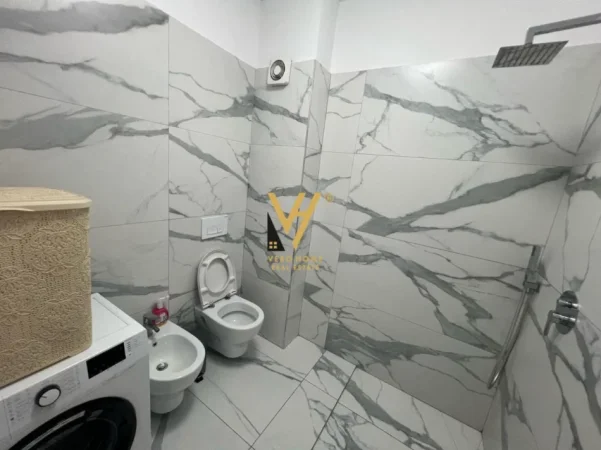 Tirane, jepet me qera apartament 1+1+Ballkon Kati 5, 60 m² 520 € (RRUGA E DIBRES)