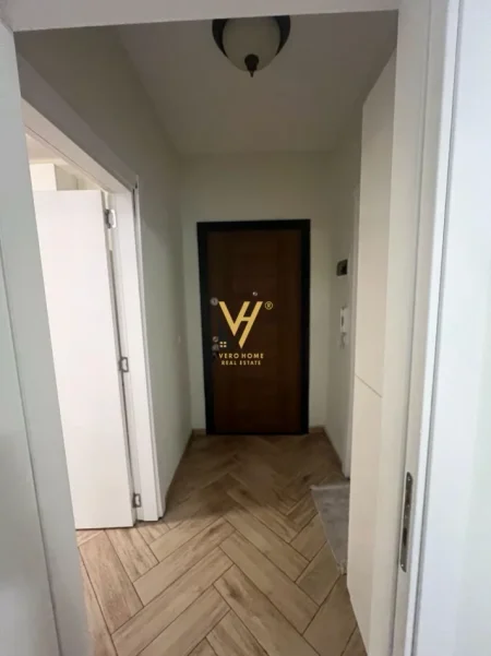 Tirane, jepet me qera apartament 1+1+Ballkon Kati 5, 60 m² 520 € (RRUGA E DIBRES)