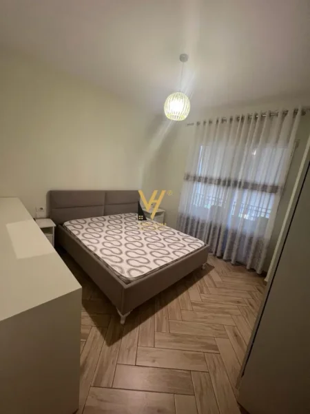 Tirane, jepet me qera apartament 1+1+Ballkon Kati 5, 60 m² 520 € (RRUGA E DIBRES)