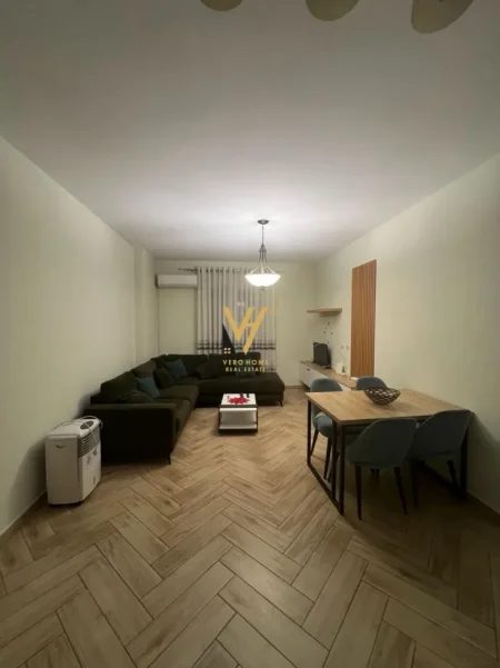 Tirane, jepet me qera apartament 1+1+Ballkon Kati 5, 60 m² 520 € (RRUGA E DIBRES)