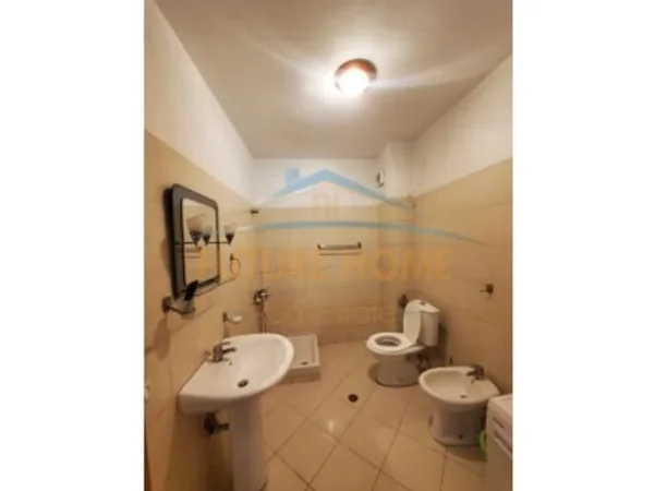 Tirane, jepet me qera apartament 2+1 Kati 2, 64 m² 660 € 