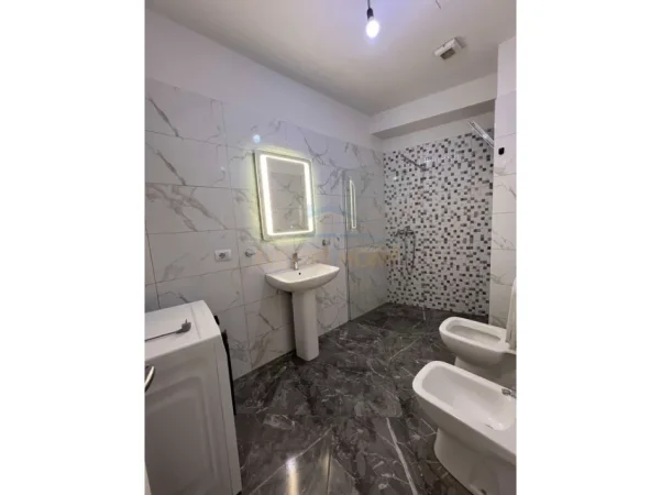 Tirane, jepet me qera apartament 2+1 Kati 6, 75 m² 586 € 