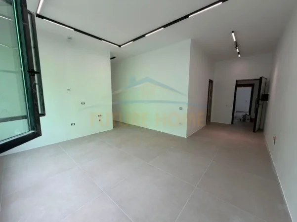 Tirane, jepet me qera zyre Kati 2, 90 m² 700 € (5 maji)