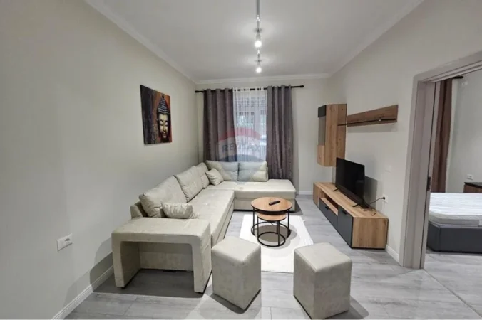 Tirane, jepet me qera apartament 2+1 Kati 3, 85 m² 750 € (Garda)