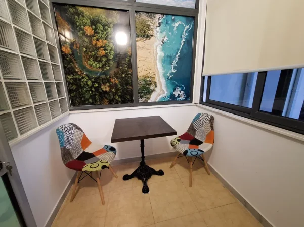 SHITET APARTAMENT I NDARË NË 2 GARSONIERE – PRANË BLLOKUT TË AMBASADAVE