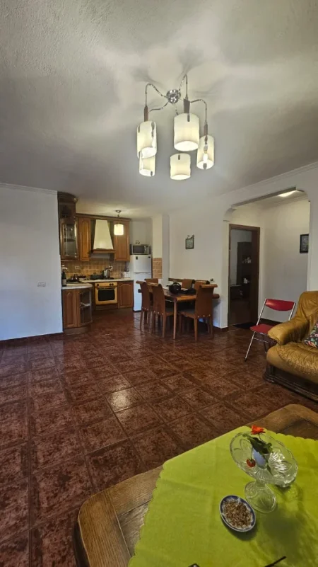 Tirane, shitet apartament 2+1+Aneks+Ballkon Kati 1, 100 m² 220.000 € (rruga e durresit)
