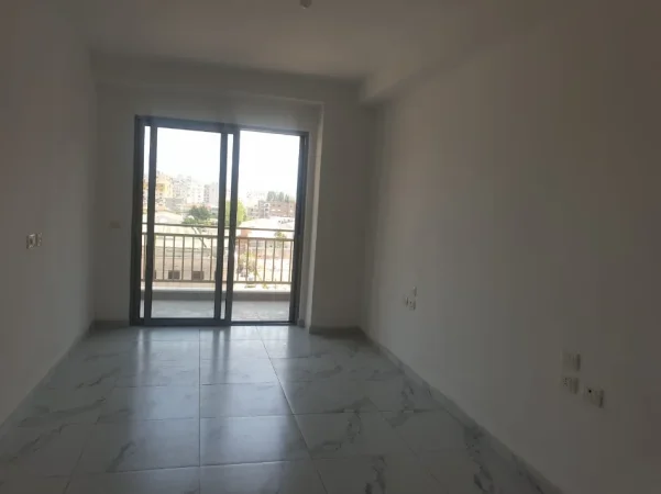 Tirane, jepet me qera apartament 3+1+Aneks+Ballkon , 450 € (kombinat)