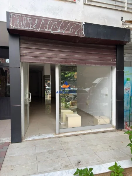 Tirane, jepet me qera ambjent biznesi Kati 0, 51 m² 750 € 