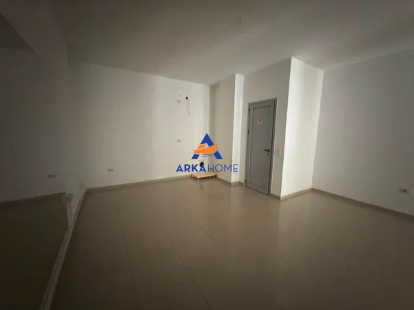 Tirane, jepet me qera ambjent biznesi Kati 0, 51 m² 750 € 