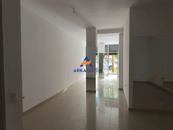 Tirane, jepet me qera ambjent biznesi Kati 0, 51 m² 750 € 