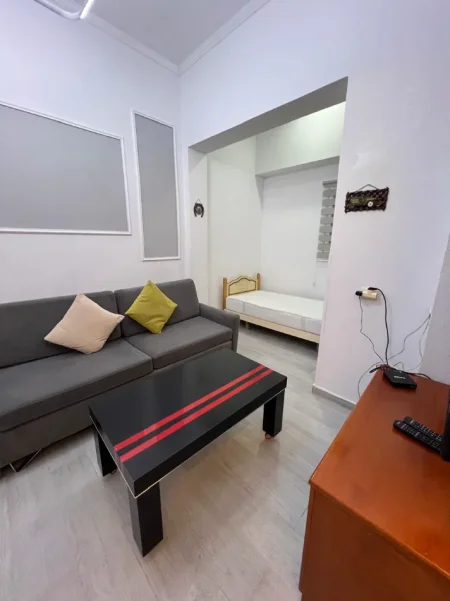 Tirane, jepet me qera garsonier , 400 € (Globe)