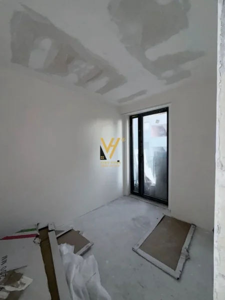 Tirane, jepet me qera ambjent biznesi Kati 2, 100 m² 1.000 € (RRUGA E KAVAJES)