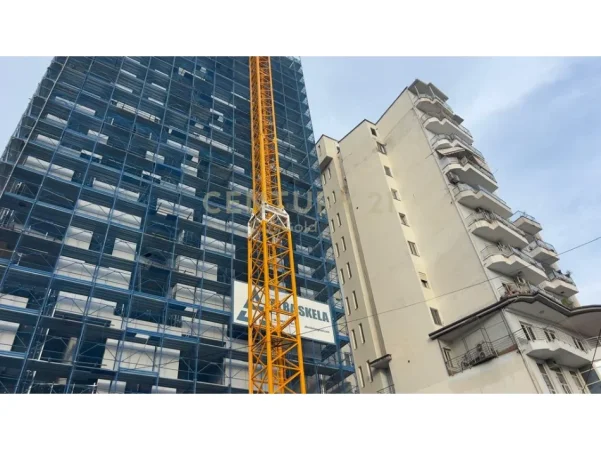 Tirane, shitet apartament 2+1+Ballkon Kati 3, 204 m² 324.000 € 