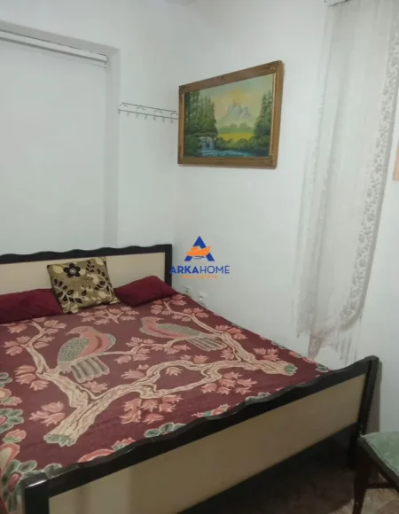 Tirane, jepet me qera apartament 2+1+Ballkon Kati 1, 70 m² 428 € 
