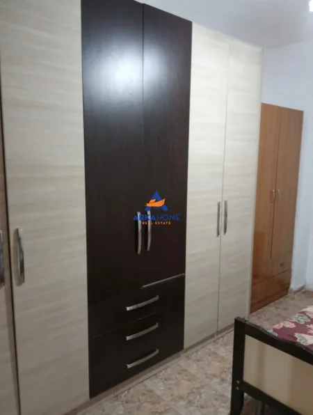 Tirane, jepet me qera apartament 2+1+Ballkon Kati 1, 70 m² 428 € 