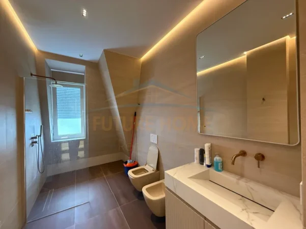 Tirane, jepet me qera apartament 2+1 Kati 2, 120 m² 2.000 € 