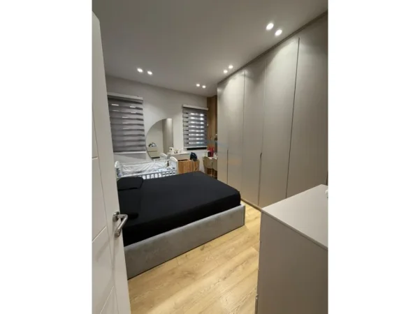 Tirane, jepet me qera apartament 2+1 Kati 1, 76 m² 700 € 