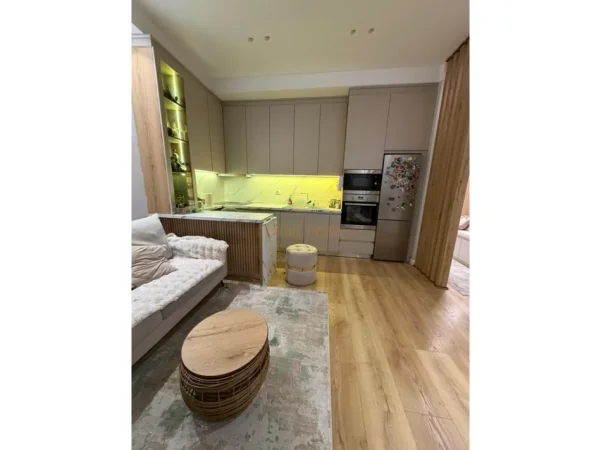 Tirane, jepet me qera apartament 2+1 Kati 1, 76 m² 700 € 