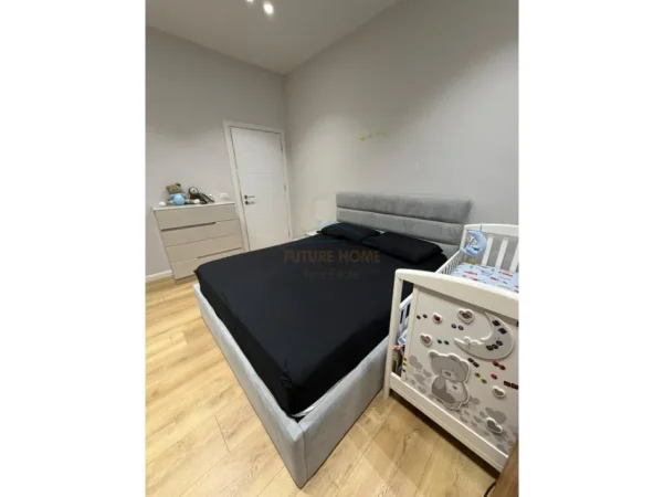 Tirane, jepet me qera apartament 2+1 Kati 1, 76 m² 700 € 