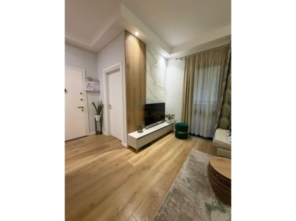 Tirane, jepet me qera apartament 2+1 Kati 1, 76 m² 700 € 