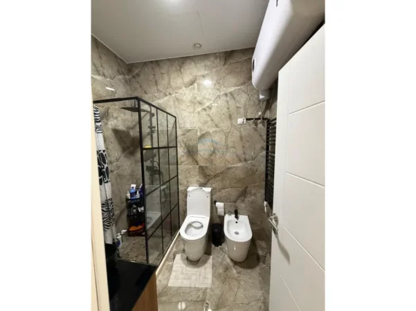Tirane, jepet me qera apartament 2+1 Kati 1, 76 m² 700 € 