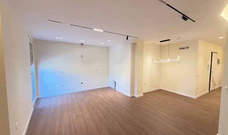 Tirane, shitet apartament 2+1 Kati 8, 79 m² 195.000 € (Bulevardi Zhan D'ark)