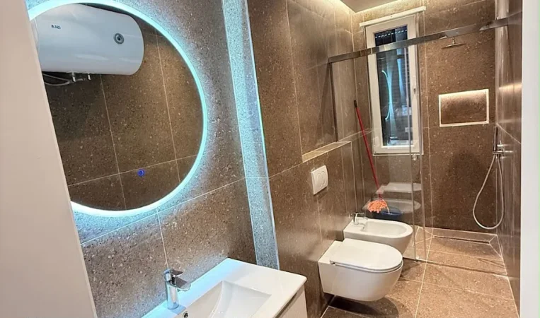 Tirane, shitet apartament 2+1 Kati 8, 79 m² 195.000 € (Bulevardi Zhan D'ark)