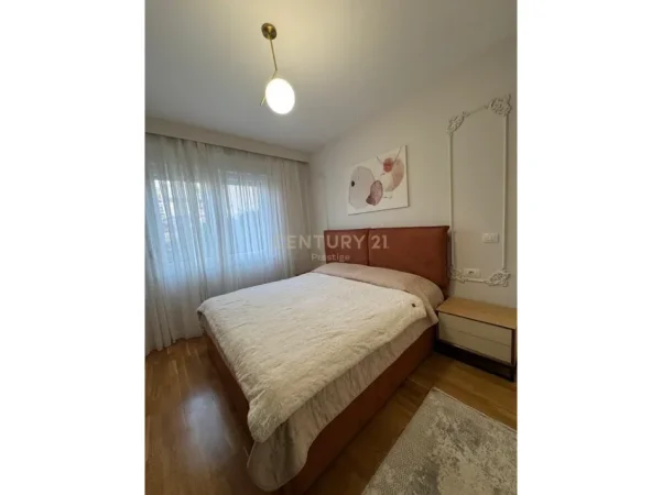 Tirane, jepet me qera apartament 1+1 Kati 2, 75 m² 1.000 € (Rruga e Barrikadave)