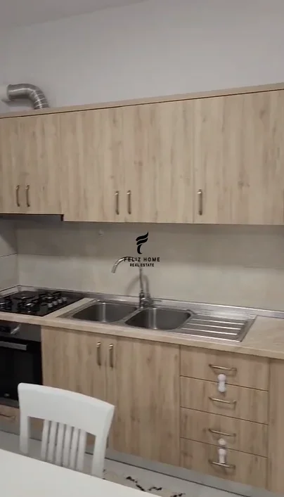 Tirane, jepet me qera apartament 2+1 Kati 5, 87 m² 600 € (YZBERISHT)