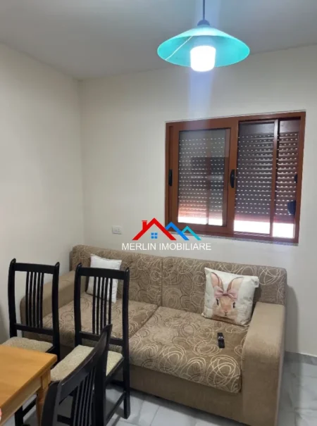 Tirane, jepet me qera apartament 2+1+Ballkon Kati 1, 65 m² 450 € (RRUGA SHEFQET KUKA,FRESK)