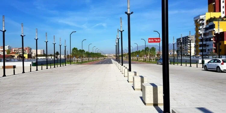 Tirane, jepet me qera ambjent biznesi Kati 0, 20 m² 350 € (Bulevardi i ri)