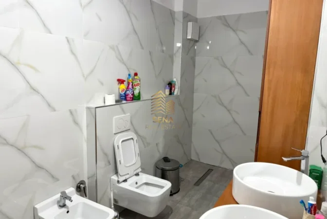 Tirane, jepet me qera apartament 1+1+Ballkon Kati 3, 55 m² 500 € (Rruga Dibres)