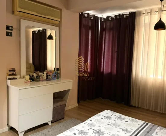 Tirane, jepet me qera apartament 1+1+Ballkon Kati 3, 55 m² 500 € (Rruga Dibres)