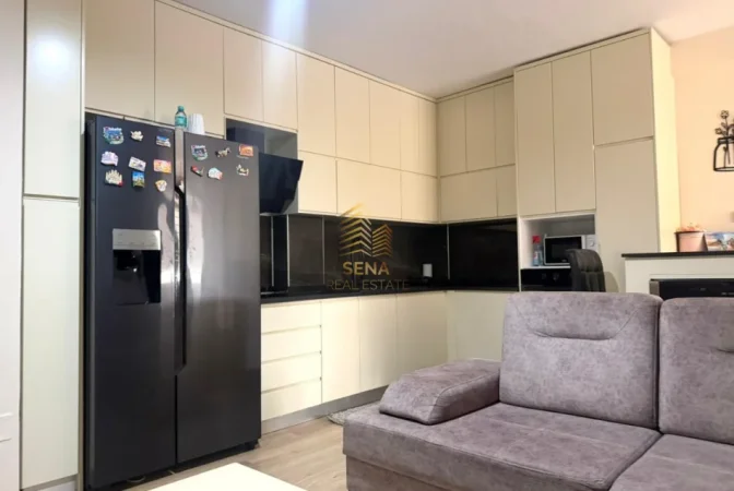 Tirane, jepet me qera apartament 1+1+Ballkon Kati 3, 55 m² 500 € (Rruga Dibres)