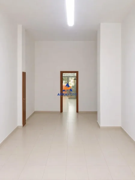 Tirane, shitet ambjent biznesi Kati 0, 88 m² 400.000 € 