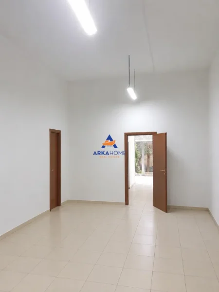 Tirane, shitet ambjent biznesi Kati 0, 88 m² 400.000 € 