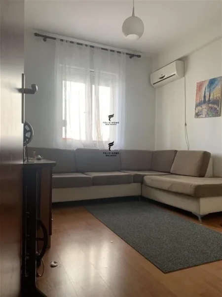 Tirane, jepet me qera apartament 1+1 Kati 3, 70 m² 550 € (KOMUNA E PARISIT)