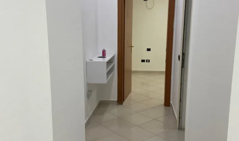 Tirane, jepet me qera apartament 1+1 Kati 3, 76 m² 700 € 