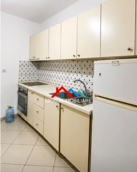 Tirane, jepet me qera apartament 3+1+Ballkon Kati 2, 130 m² 607 € (RRUGA ALI VISHA)