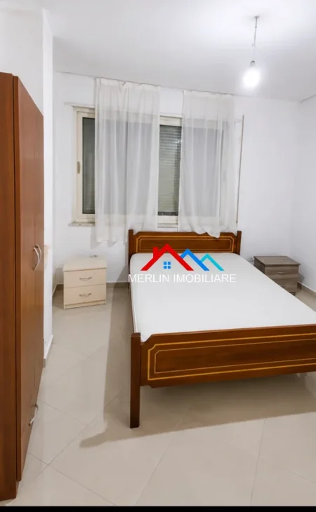 Tirane, jepet me qera apartament 3+1+Ballkon Kati 2, 130 m² 607 € (RRUGA ALI VISHA)