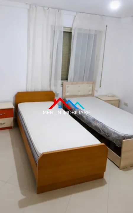Tirane, jepet me qera apartament 3+1+Ballkon Kati 2, 130 m² 607 € (RRUGA ALI VISHA)
