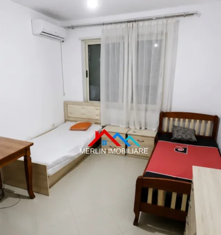 Tirane, jepet me qera apartament 3+1+Ballkon Kati 2, 130 m² 607 € (RRUGA ALI VISHA)