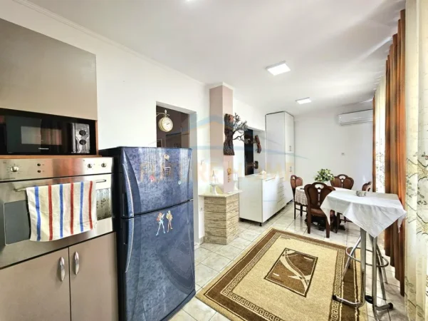 Tirane, jepet me qera apartament 2+1 Kati 2, 65 m² 700 € (Rruga e Elbasanit)