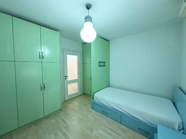 Tirane, jepet me qera apartament 2+1 Kati 3, 110 m² 750 € (Ish ekspozita)