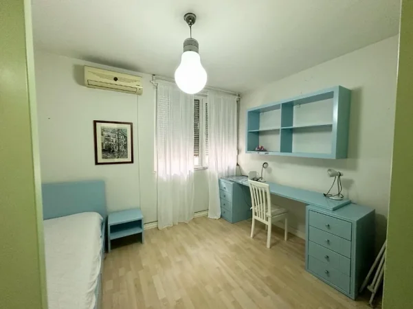 Tirane, jepet me qera apartament 2+1 Kati 3, 110 m² 750 € (Ish ekspozita)